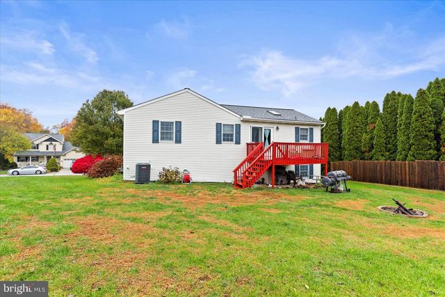 37 MAGNOLIA LN, Hanover, PA 17331