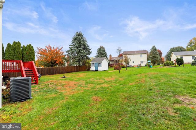 37 MAGNOLIA LN, Hanover, PA 17331