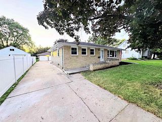 1111 KNAPP STREET, Oshkosh, WI 54902