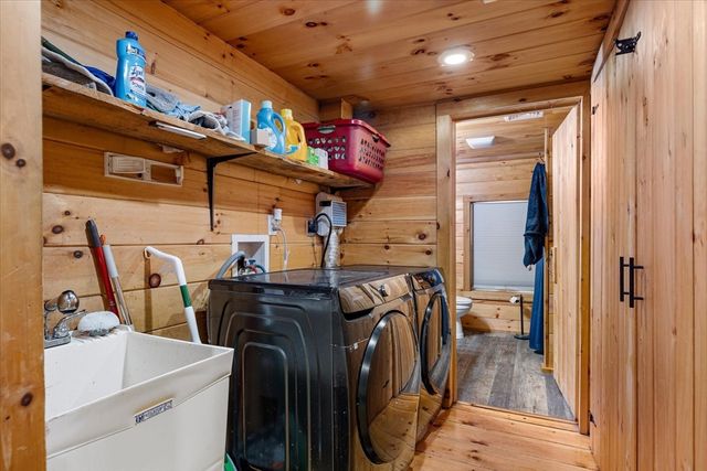 8 Oakwood Rd, Brimfield, MA 01010