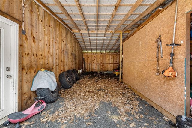 8 Oakwood Rd, Brimfield, MA 01010