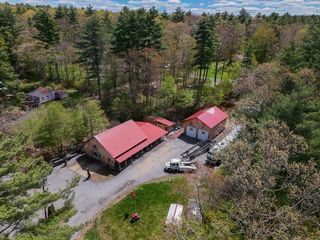 8 Oakwood Rd, Brimfield, MA 01010