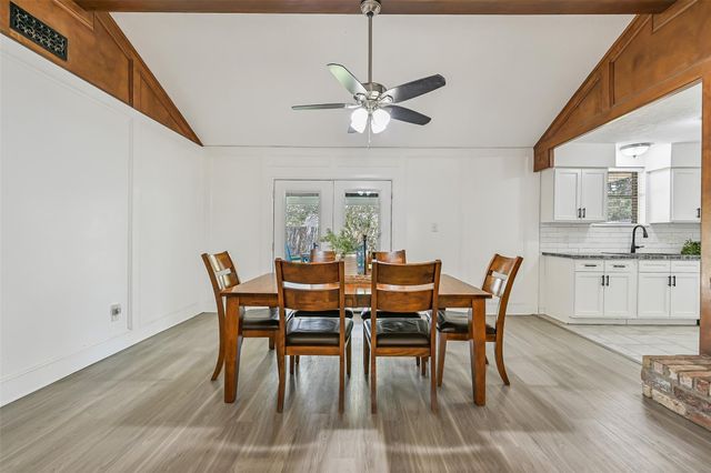 305 Castlelake Drive, Friendswood, TX 77546