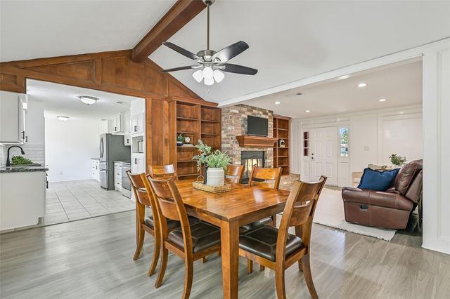 305 Castlelake Drive, Friendswood, TX 77546