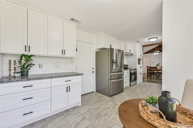 305 Castlelake Drive, Friendswood, TX 77546
