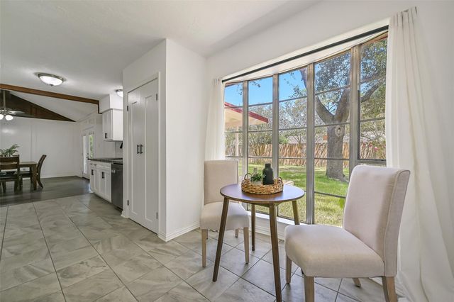 305 Castlelake Drive, Friendswood, TX 77546