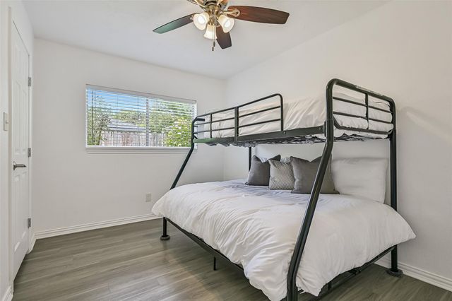 305 Castlelake Drive, Friendswood, TX 77546