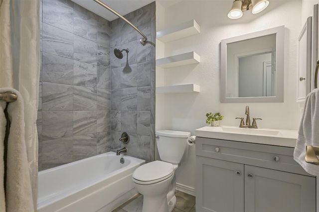305 Castlelake Drive, Friendswood, TX 77546