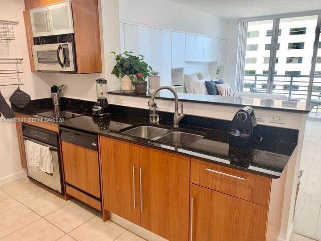 335 S Biscayne Blvd 1106, Miami, FL 33131