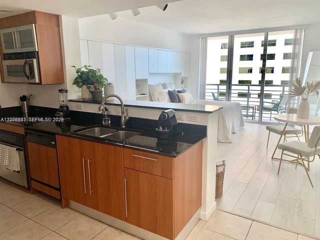 335 S Biscayne Blvd 1106, Miami, FL 33131