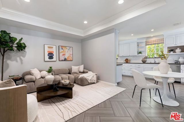 2037 Hillsboro Avenue, Los Angeles, CA 90034