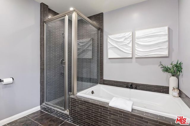 2037 Hillsboro Avenue, Los Angeles, CA 90034