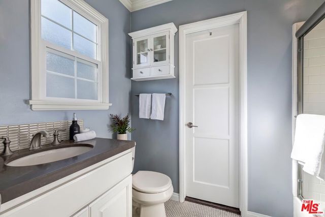 2037 Hillsboro Avenue, Los Angeles, CA 90034