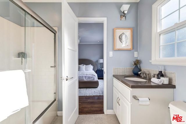 2037 Hillsboro Avenue, Los Angeles, CA 90034