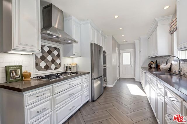 2037 Hillsboro Avenue, Los Angeles, CA 90034