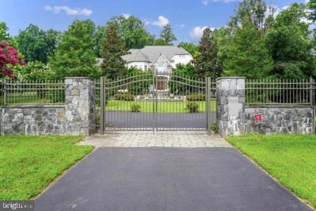 10420 RIVERWOOD DR, Potomac, MD 20854