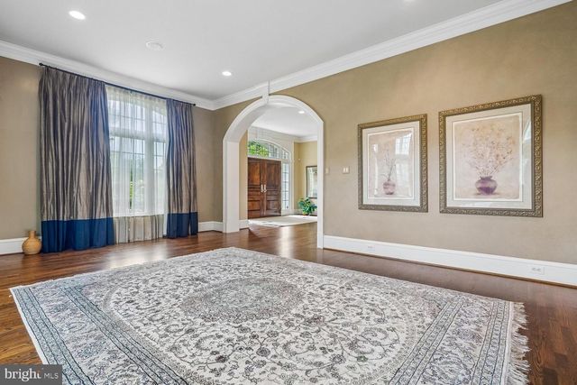 10420 RIVERWOOD DR, Potomac, MD 20854