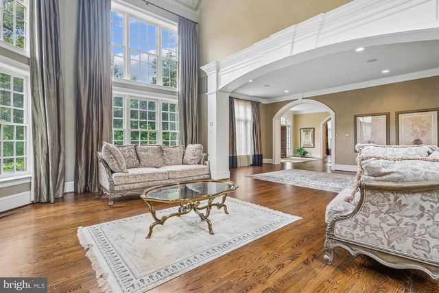 10420 RIVERWOOD DR, Potomac, MD 20854