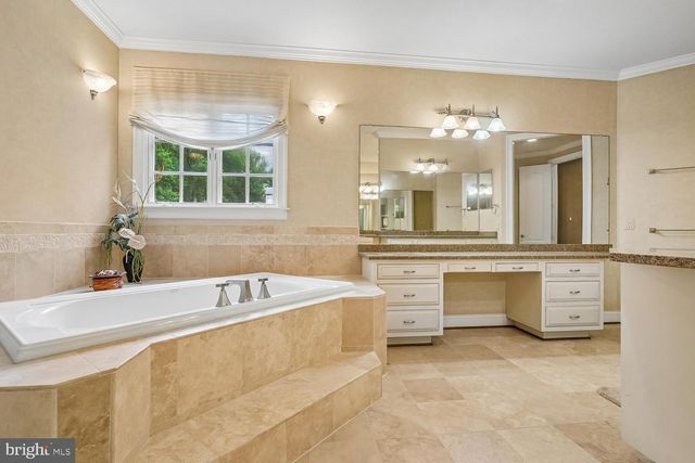 10420 RIVERWOOD DR, Potomac, MD 20854