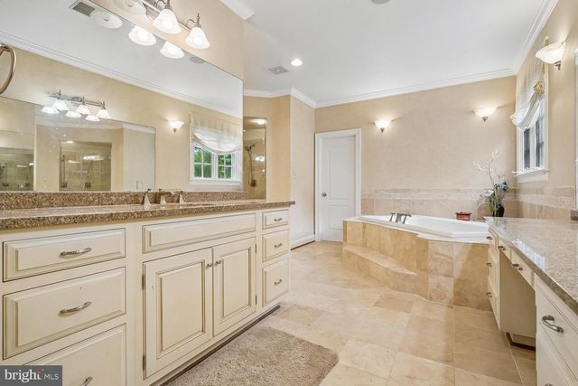 10420 RIVERWOOD DR, Potomac, MD 20854