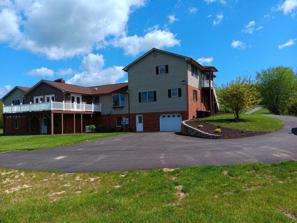 232 Jackson DR, Daleville, VA 24083