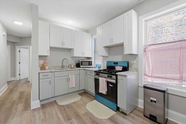 9015 S Muskegon Avenue, Chicago, IL 60617