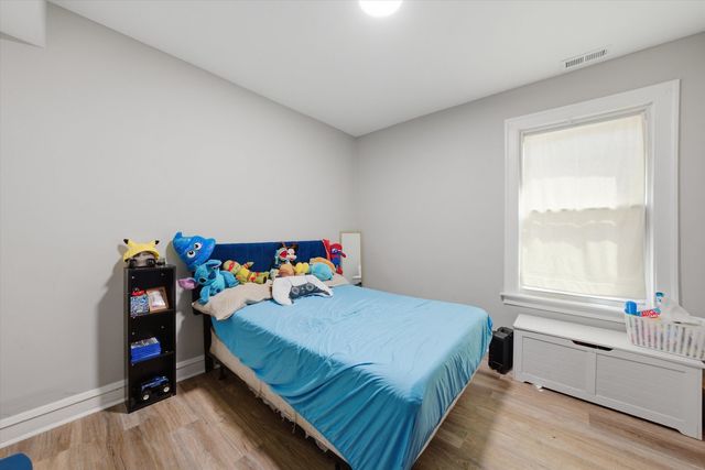 9015 S Muskegon Avenue, Chicago, IL 60617