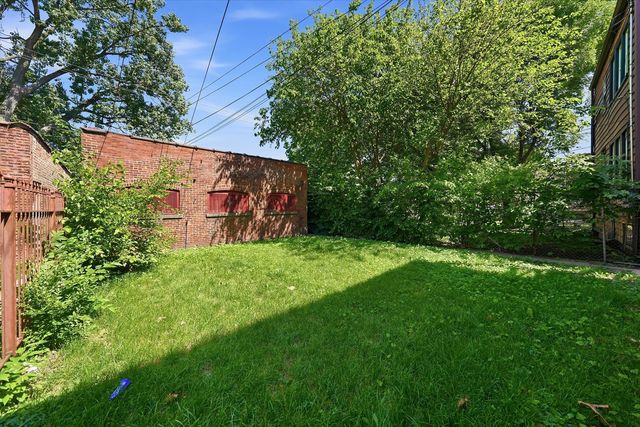 9015 S Muskegon Avenue, Chicago, IL 60617