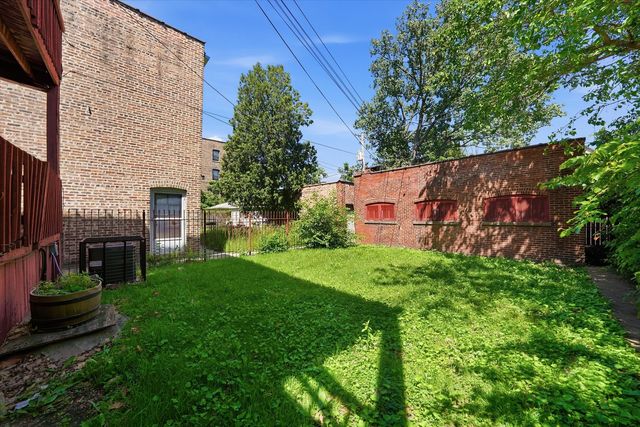 9015 S Muskegon Avenue, Chicago, IL 60617