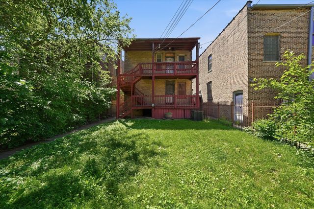 9015 S Muskegon Avenue, Chicago, IL 60617