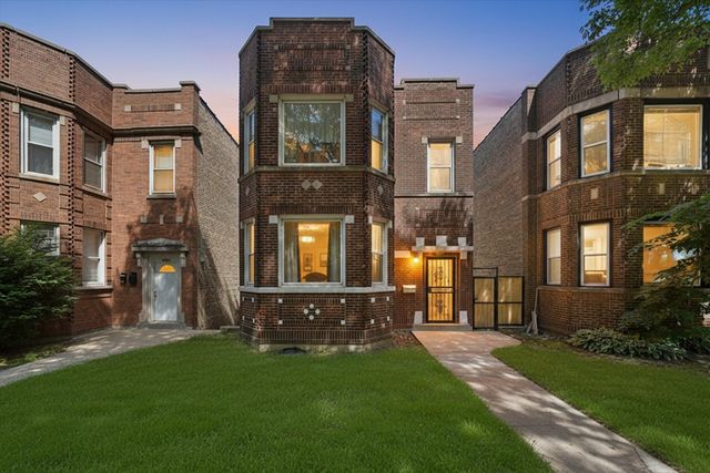 9015 S Muskegon Avenue, Chicago, IL 60617