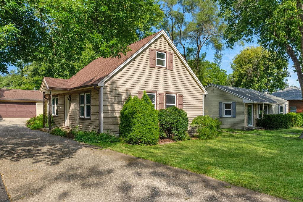 3916 Liberty Boulevard, Westmont, IL 60559