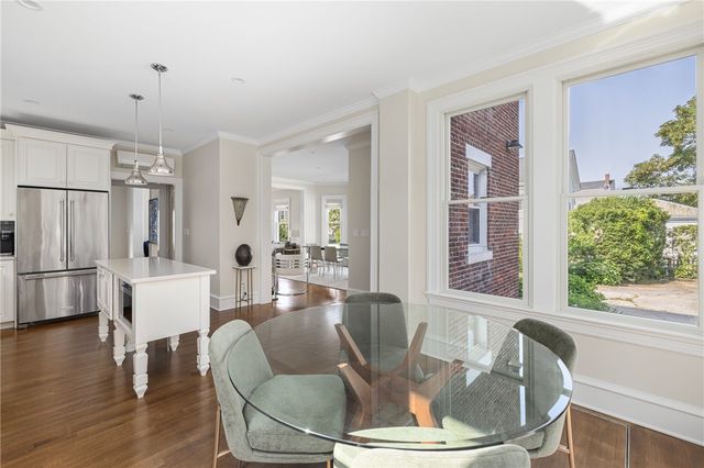 26 Narragansett Avenue, Newport, RI 02840