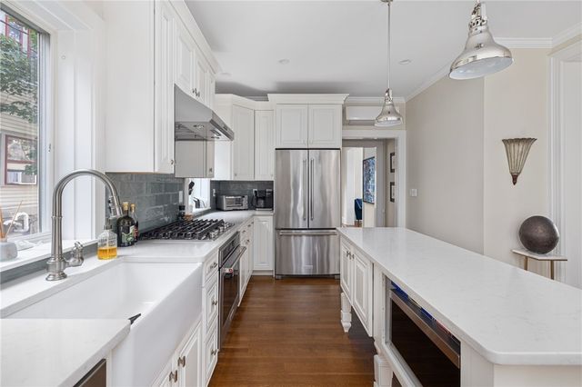 26 Narragansett Avenue, Newport, RI 02840