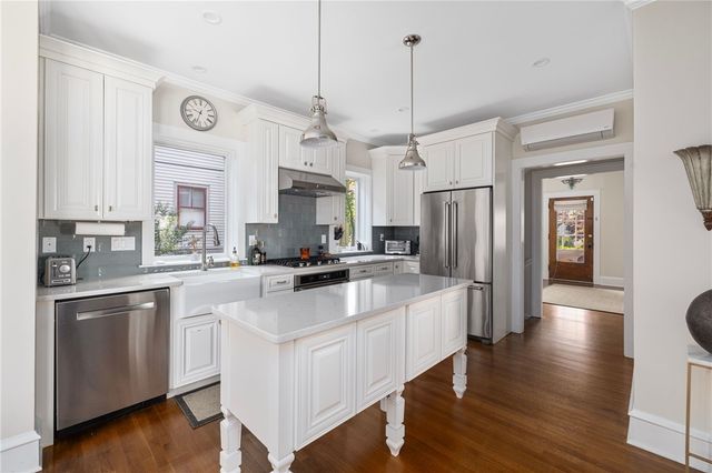 26 Narragansett Avenue, Newport, RI 02840