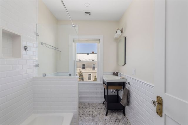 26 Narragansett Avenue, Newport, RI 02840