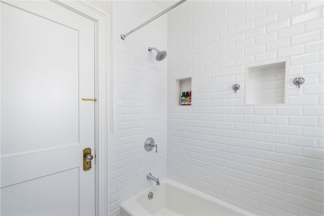 26 Narragansett Avenue, Newport, RI 02840