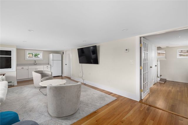 26 Narragansett Avenue, Newport, RI 02840