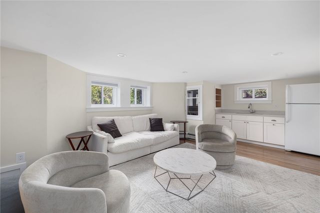 26 Narragansett Avenue, Newport, RI 02840