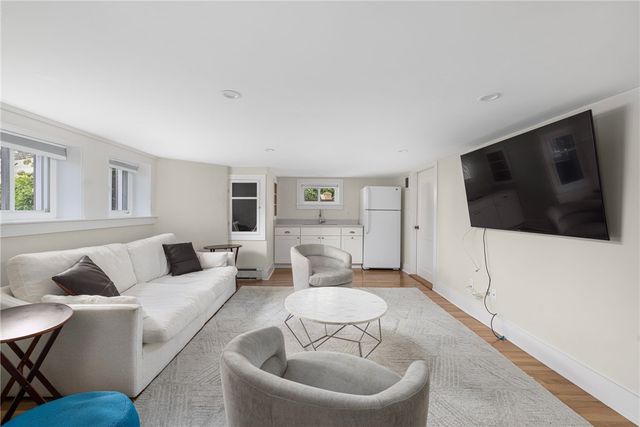 26 Narragansett Avenue, Newport, RI 02840