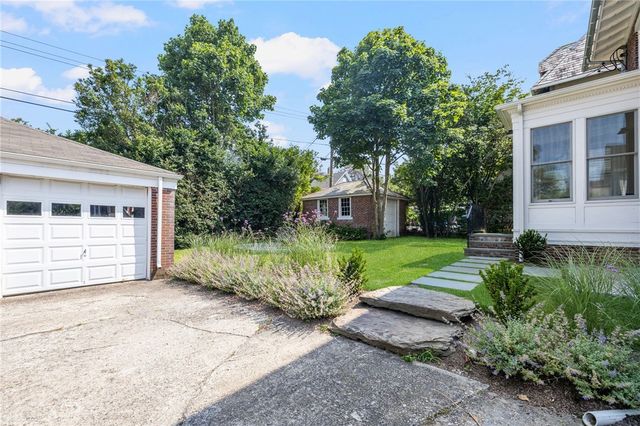 26 Narragansett Avenue, Newport, RI 02840