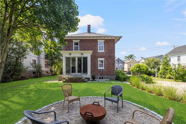 26 Narragansett Avenue, Newport, RI 02840