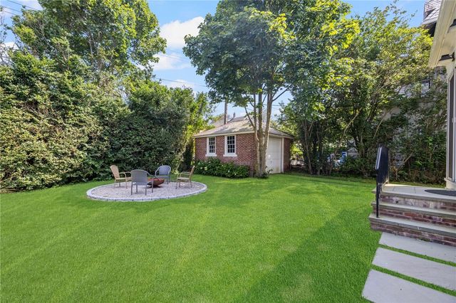 26 Narragansett Avenue, Newport, RI 02840