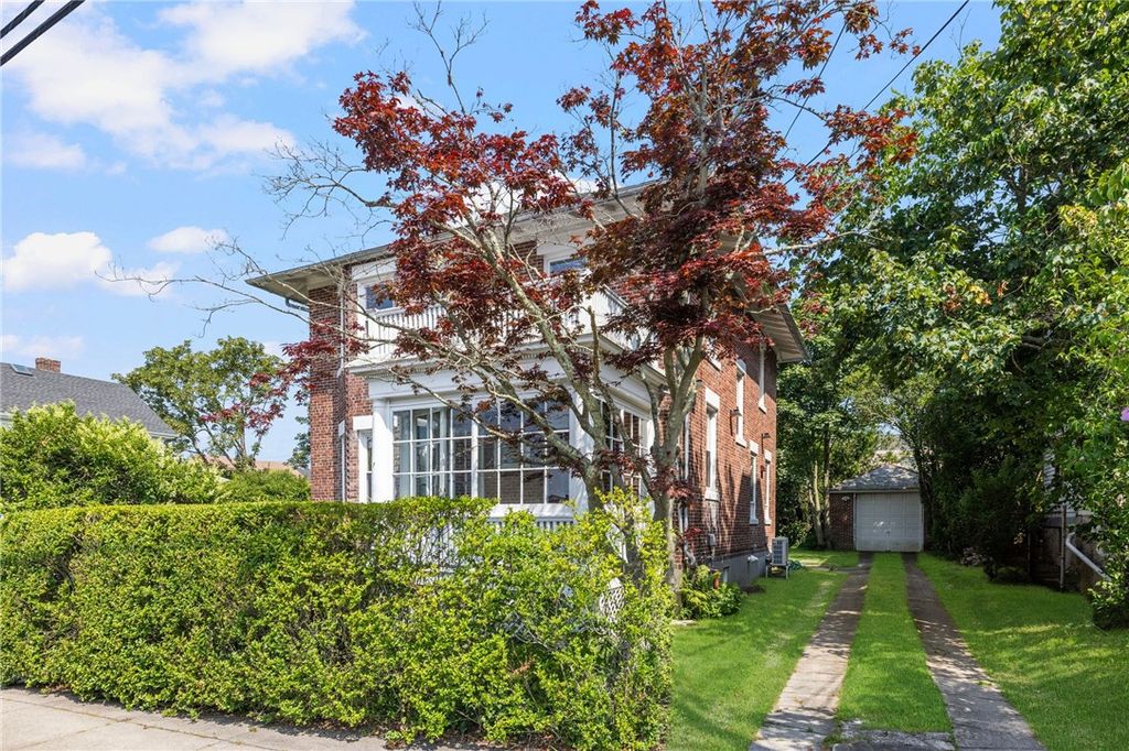 26 Narragansett Avenue, Newport, RI 02840