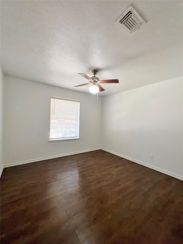 1008 Pine Tree Lane, Desoto, TX 75115