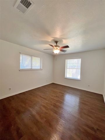 1008 Pine Tree Lane, Desoto, TX 75115