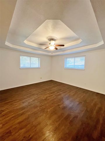 1008 Pine Tree Lane, Desoto, TX 75115