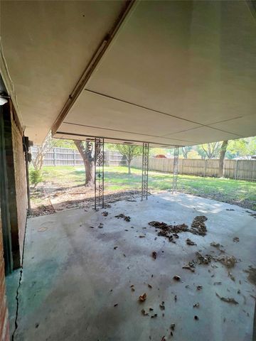 1008 Pine Tree Lane, Desoto, TX 75115