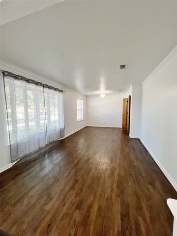 1008 Pine Tree Lane, Desoto, TX 75115