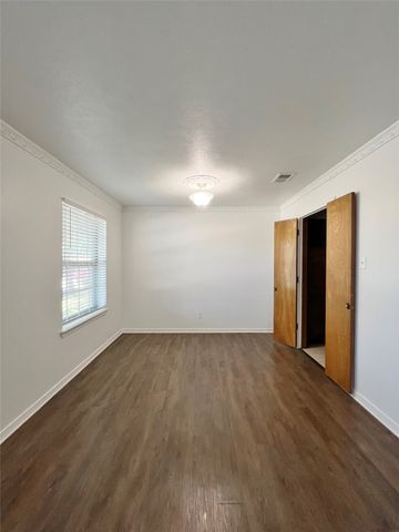 1008 Pine Tree Lane, Desoto, TX 75115